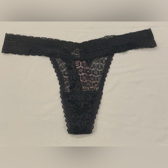 NEW WITH TAGS VICTORIA’S SECRET 2PK SIZE M SUPER SEXY CUT OUT THONGS - Picture 6 of 9